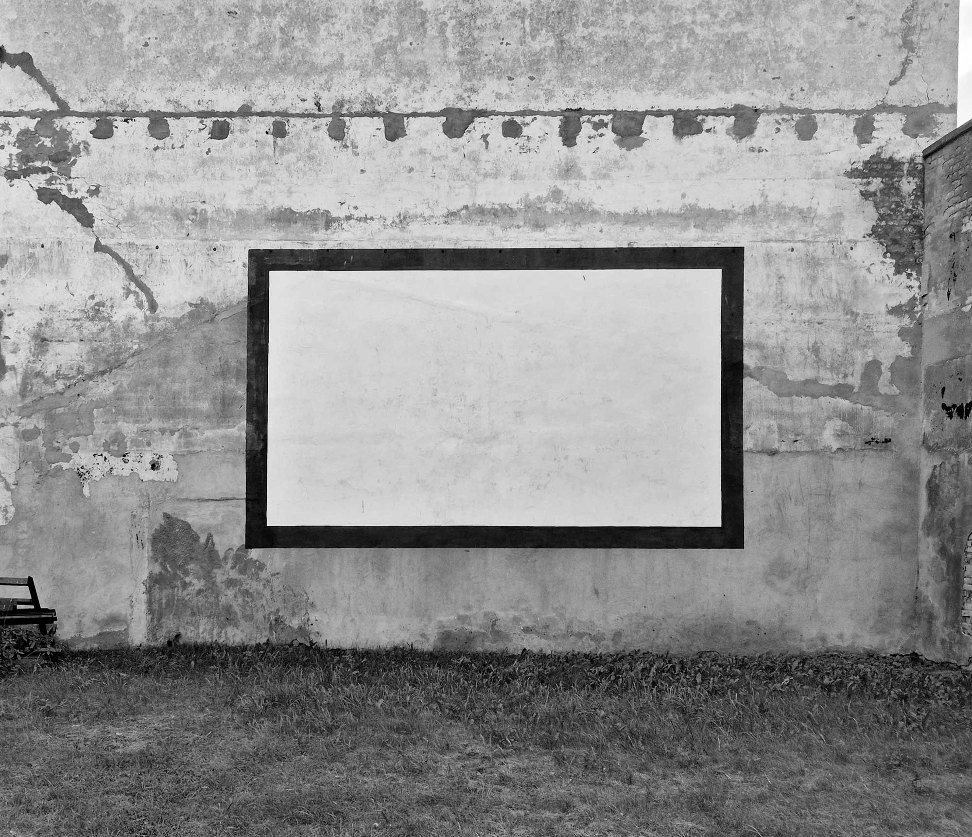 Illustration: leere Leinwand auf Hauswand